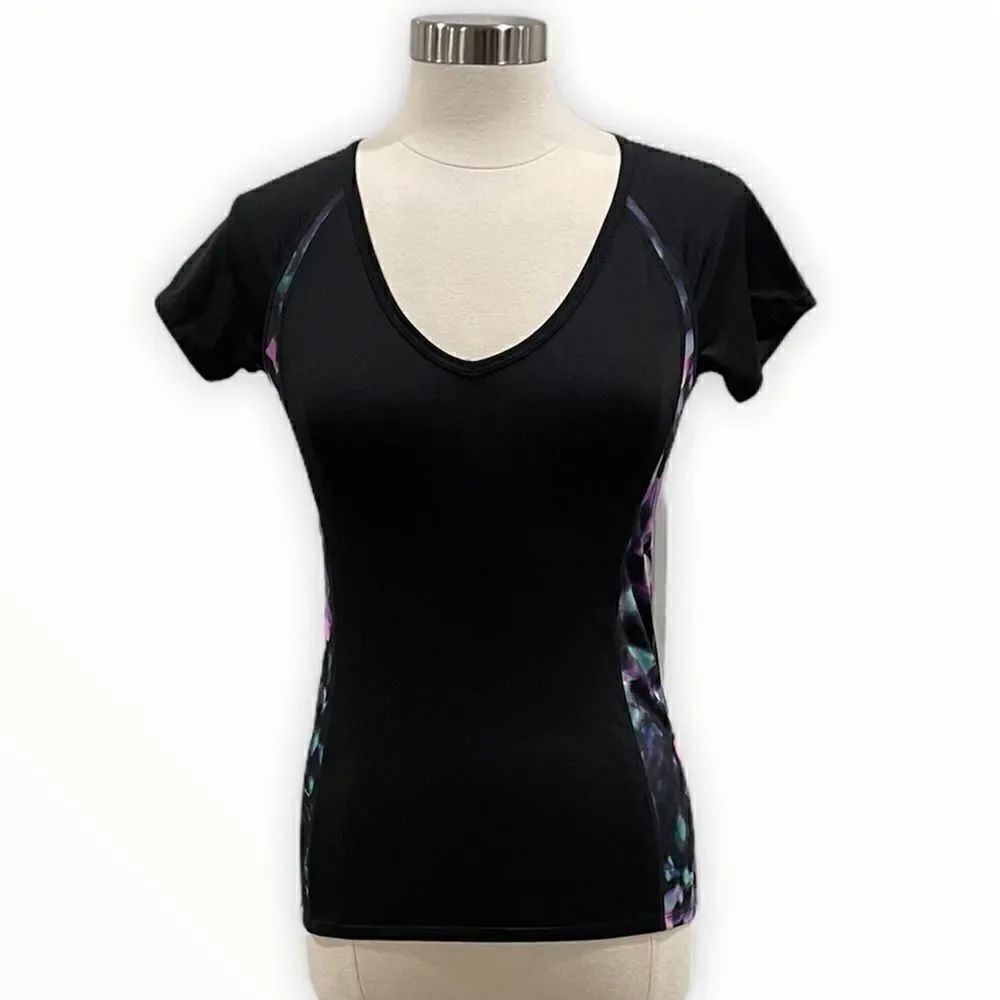 Ideology V-Neck Semi-Fitted T-Shirt in Size XS